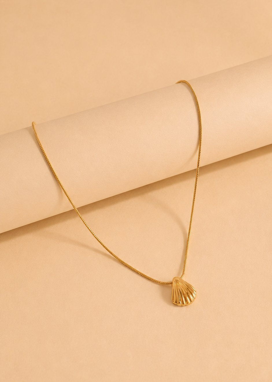 Scalloped Shell Pendant Necklace