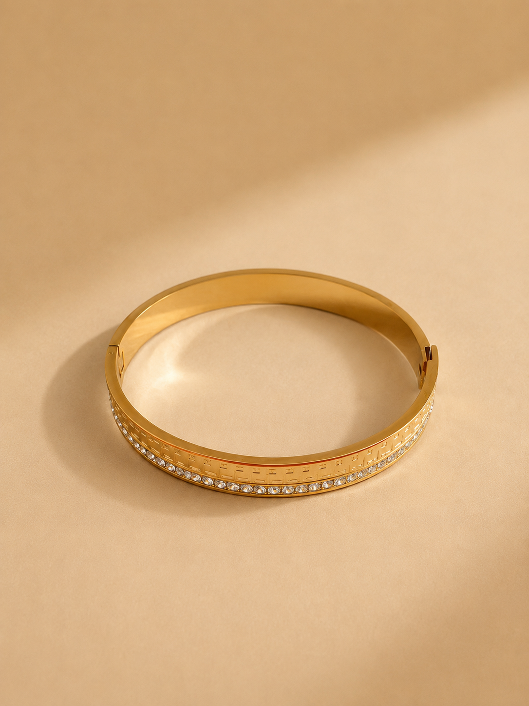 Aurelia Pavé Hinged Gold Bangle