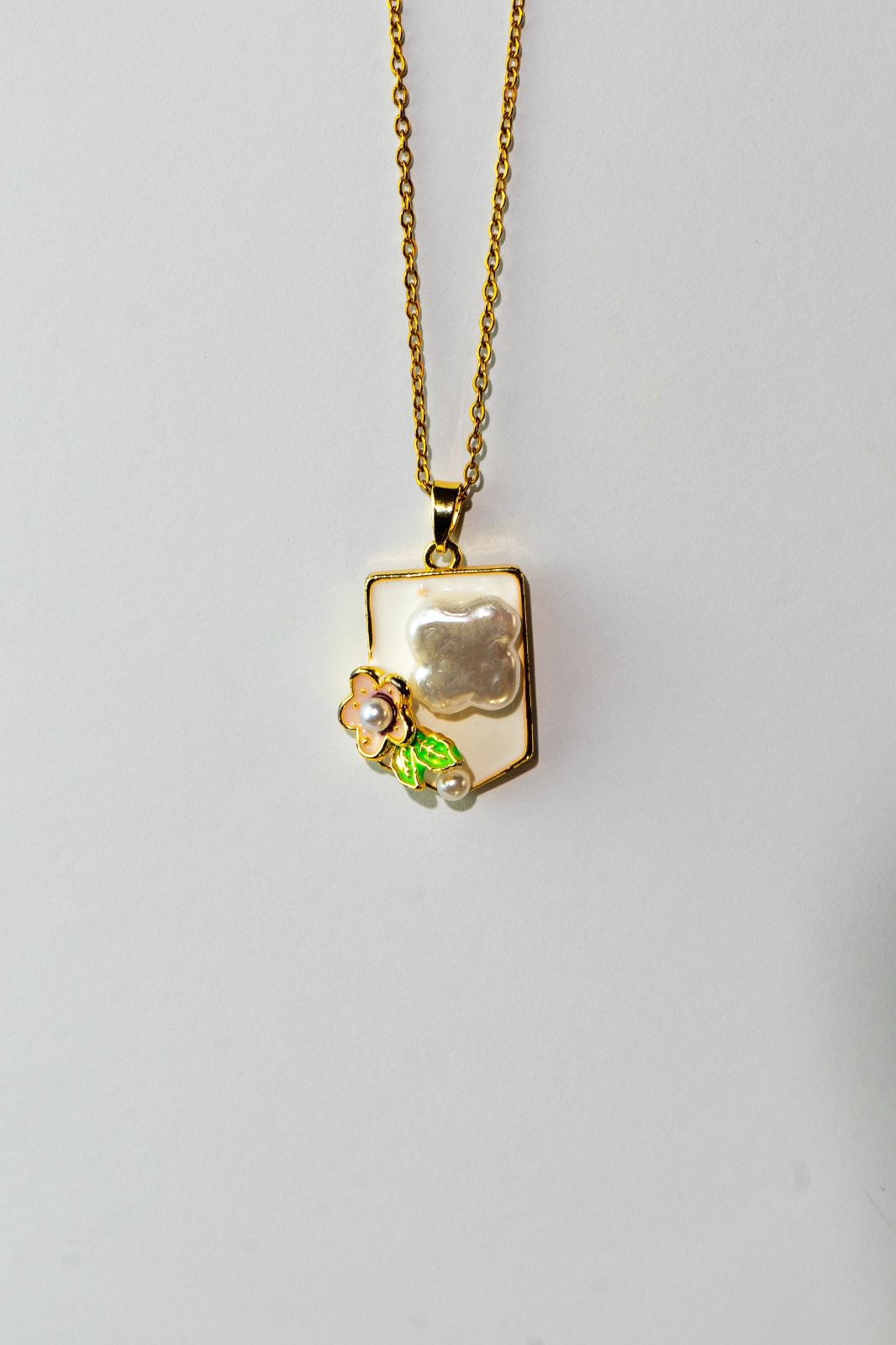 Pearl & Floral Frame Necklace